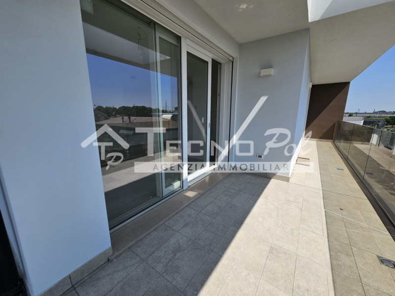 PADOVA - Zona San Carlo, attico su palazzina di sole 6 unità in pronta consegna!
Palazzina servit...