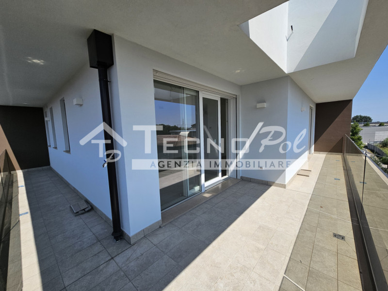 PADOVA - Zona San Carlo, attico su palazzina di sole 6 unità in pronta consegna!
Palazzina servit...