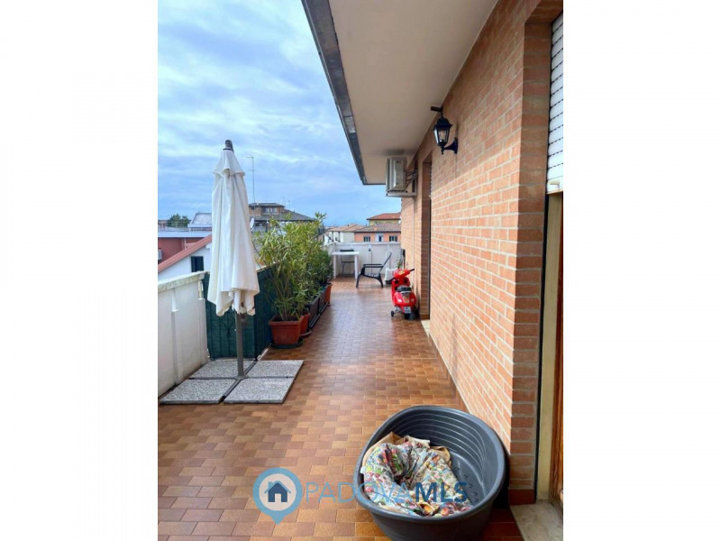 Immobile in esclusiva al Gruppo Padova MLS
Se stai cercando un appartamento spazioso e luminoso, ...