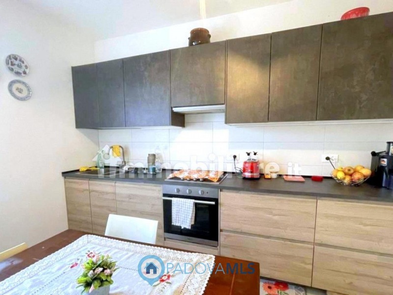 Immobile in esclusiva al Gruppo Padova MLS
Se stai cercando un appartamento spazioso e luminoso, ...