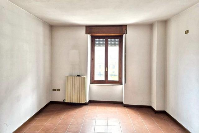 A.O. 3648502

Vendesi all'asta appartamento in data 27 gennaio 2026

Appartamento (sub 8) sito a ...