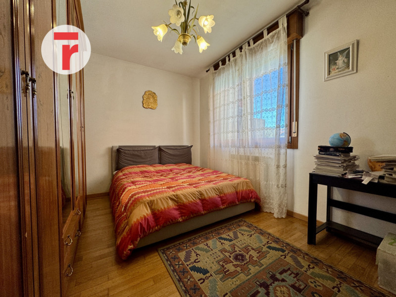 Campodarsego - loc. Reschigliano. Proponiamo in vendita appartamento al primo piano in un condomi...