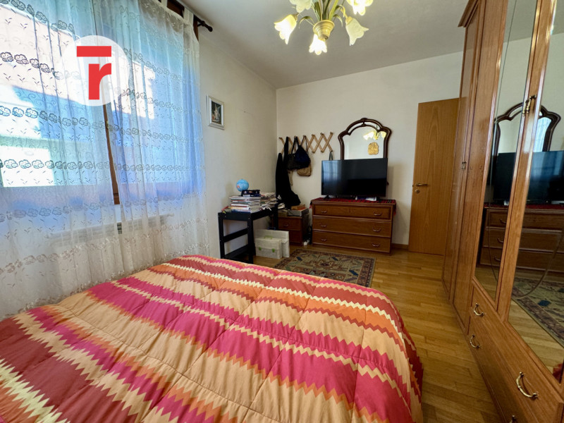 Campodarsego - loc. Reschigliano. Proponiamo in vendita appartamento al primo piano in un condomi...