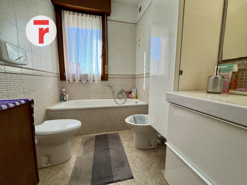 Campodarsego - loc. Reschigliano. Proponiamo in vendita appartamento al primo piano in un condomi...