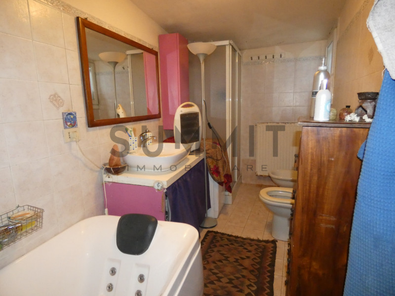 SCHIO - Zona collinare: PORZIONE DI BIFAMILIARE con verde di pertinenza. Cl. En. G IPE 260,00. EU...