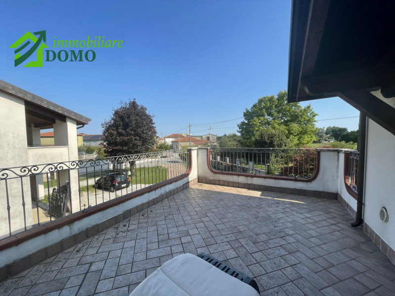 Schio – Zona Piscine

Elegante villa con giardino privato e ampi spazi esterni in tranquillo cont...