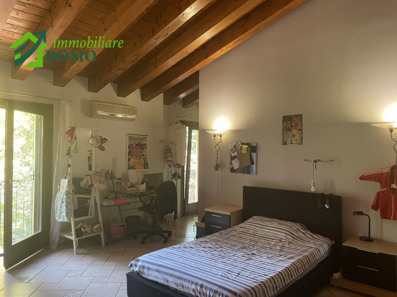 Schio – Zona Piscine

Elegante villa con giardino privato e ampi spazi esterni in tranquillo cont...