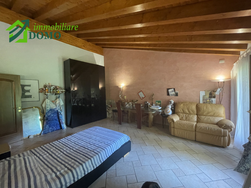 Schio – Zona Piscine

Elegante villa con giardino privato e ampi spazi esterni in tranquillo cont...