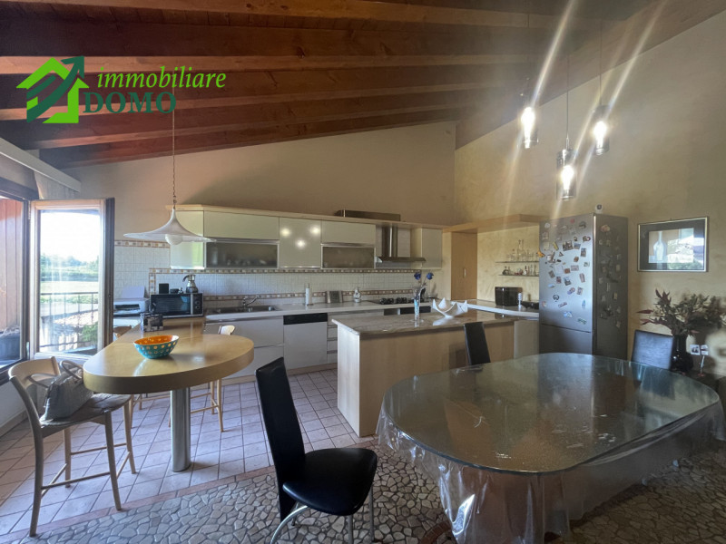 Schio – Zona Piscine

Elegante villa con giardino privato e ampi spazi esterni in tranquillo cont...