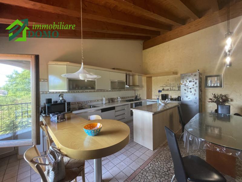 Schio – Zona Piscine

Elegante villa con giardino privato e ampi spazi esterni in tranquillo cont...