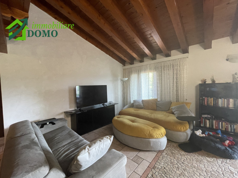 Schio – Zona Piscine

Elegante villa con giardino privato e ampi spazi esterni in tranquillo cont...