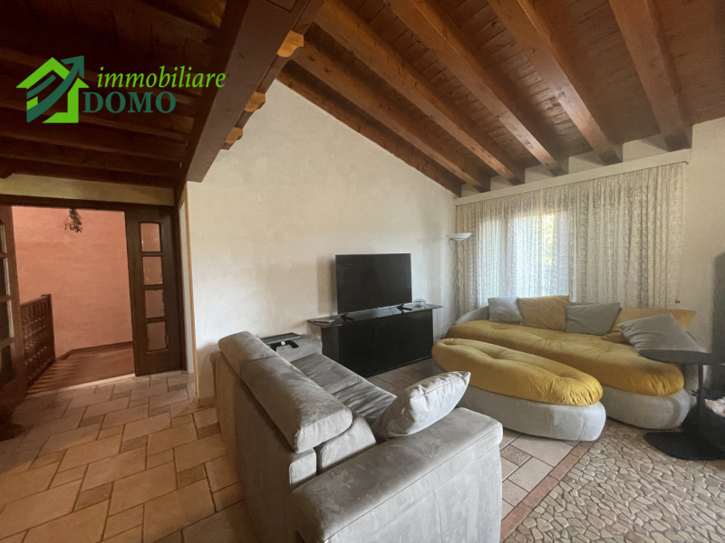 Schio – Zona Piscine

Elegante villa con giardino privato e ampi spazi esterni in tranquillo cont...