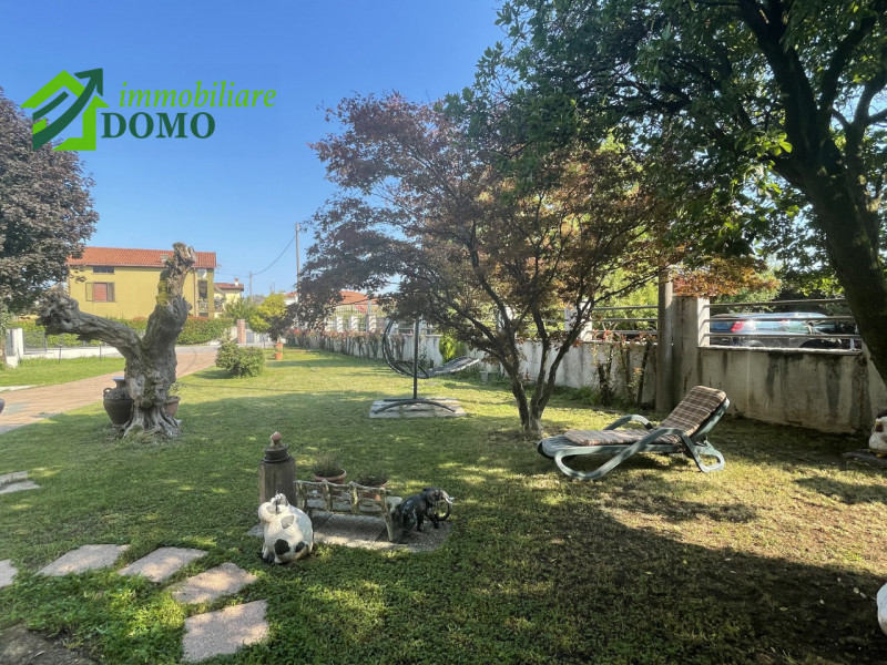 Schio – Zona Piscine

Elegante villa con giardino privato e ampi spazi esterni in tranquillo cont...