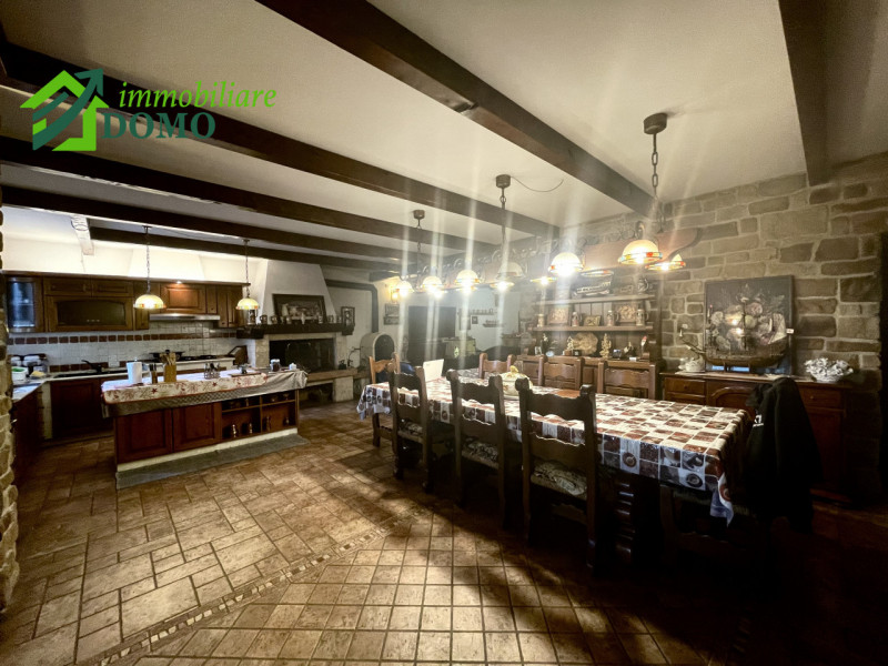 Schio – Zona Piscine

Elegante villa con giardino privato e ampi spazi esterni in tranquillo cont...