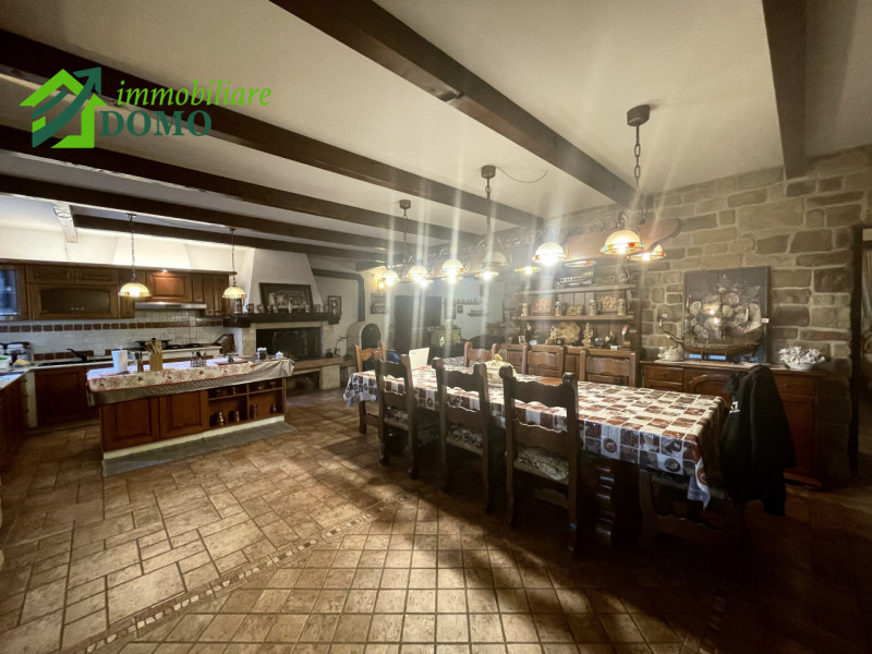 Schio – Zona Piscine

Elegante villa con giardino privato e ampi spazi esterni in tranquillo cont...