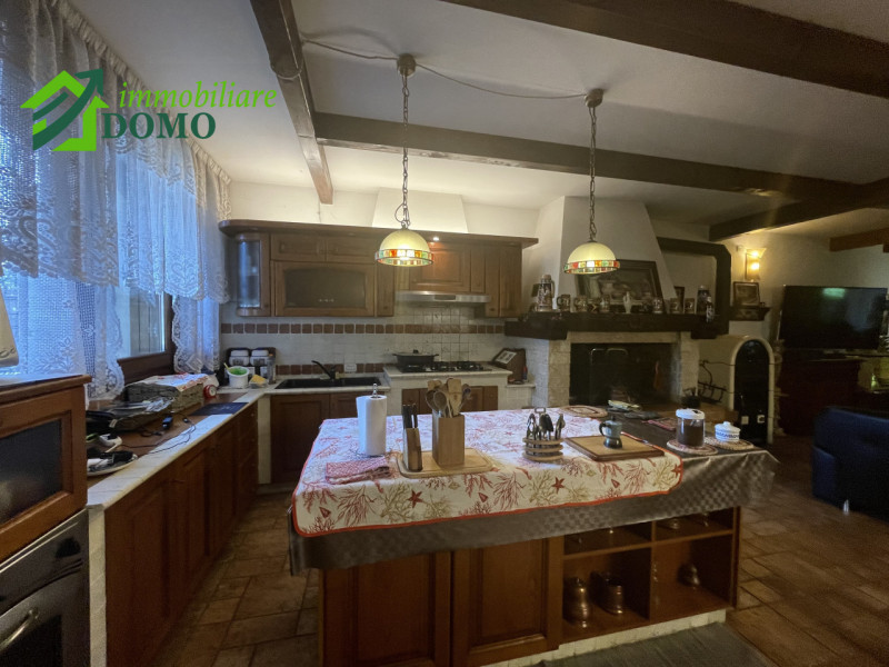 Schio – Zona Piscine

Elegante villa con giardino privato e ampi spazi esterni in tranquillo cont...