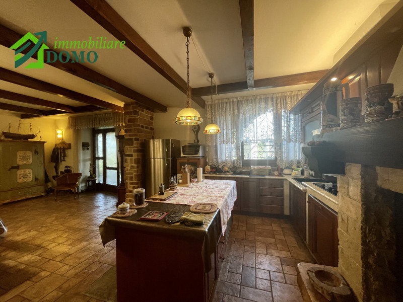 Schio – Zona Piscine

Elegante villa con giardino privato e ampi spazi esterni in tranquillo cont...