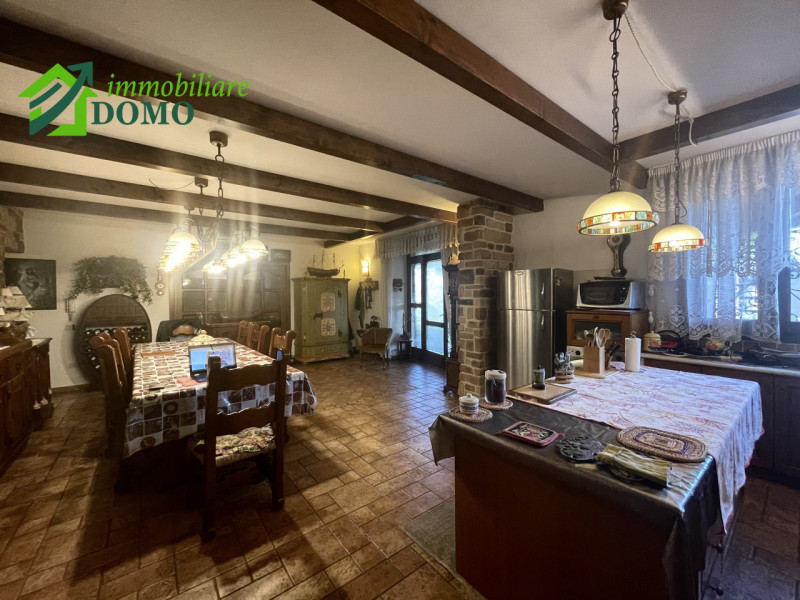 Schio – Zona Piscine

Elegante villa con giardino privato e ampi spazi esterni in tranquillo cont...