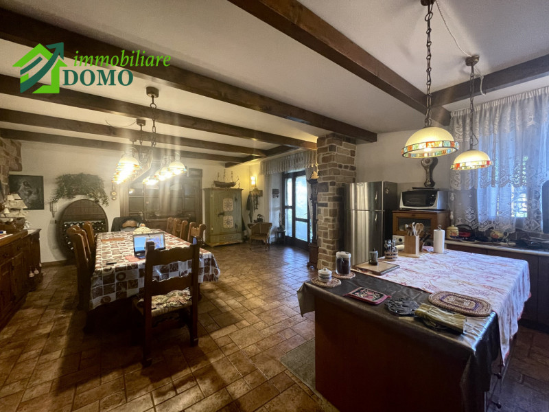 Schio – Zona Piscine

Elegante villa con giardino privato e ampi spazi esterni in tranquillo cont...