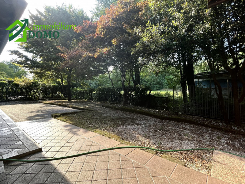 Schio – Zona Piscine

Elegante villa con giardino privato e ampi spazi esterni in tranquillo cont...