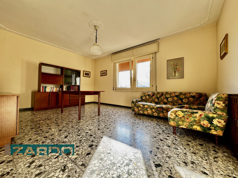 Rif. A-230 NE (per info 350 5383983 | Giacomo)

Comode al centro di Riese Pio X, proponiamo in ve...