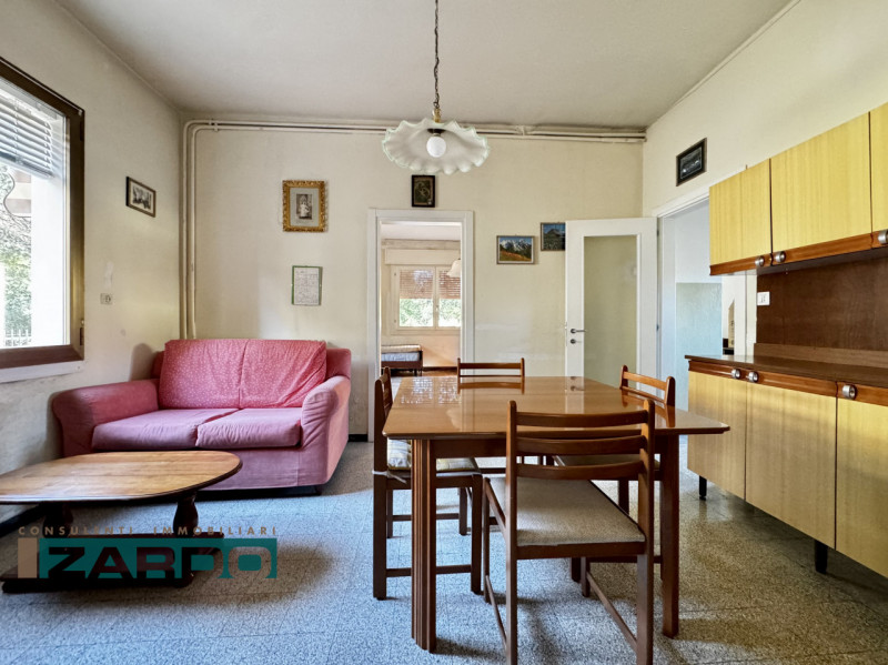 Rif. A-230 NE (per info 350 5383983 | Giacomo)

Comode al centro di Riese Pio X, proponiamo in ve...