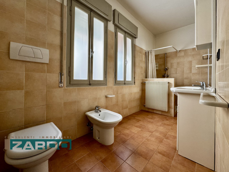 Rif. A-230 NE (per info 350 5383983 | Giacomo)

Comode al centro di Riese Pio X, proponiamo in ve...