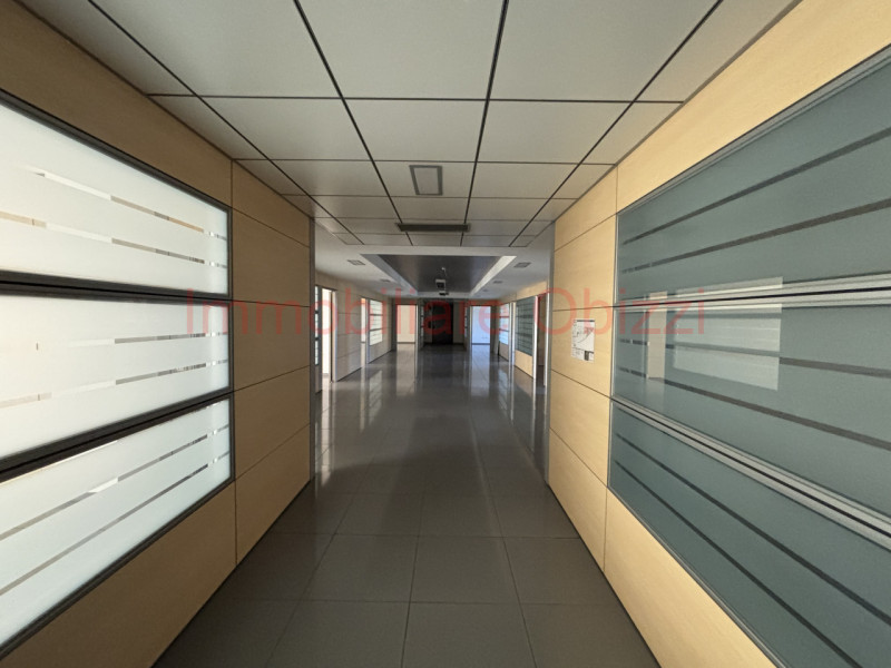 PADOVA-Corso Stati Uniti-Proponiamo in locazione un ufficio di 480 mq in zona industriale, dispos...