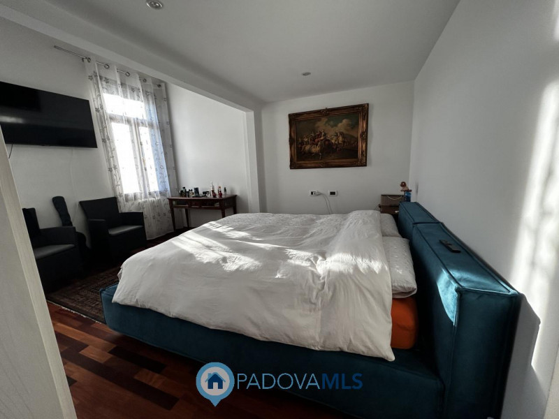 Immobile in esclusiva al Gruppo Padova MLS
Scopri questa affascinante bifamiliare situata nel cuo...