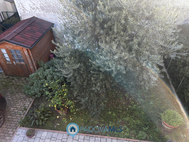 Immobile in esclusiva al Gruppo Padova MLS
Scopri questa affascinante bifamiliare situata nel cuo...