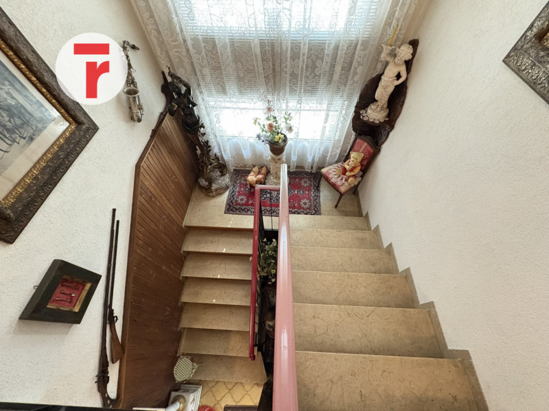 Casa singola situata in zona Stanga / Pio X, in posizione comoda al centro città, alla nuova line...