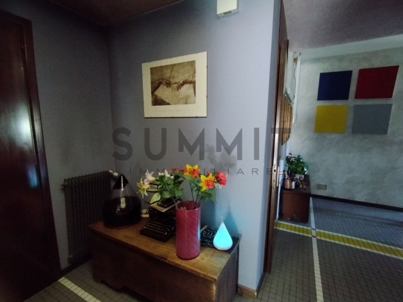 VILLAVERLA - Novoledo: ampio TRICAMERE all'ultimo piano abitabile da subito, con garage doppio e ...