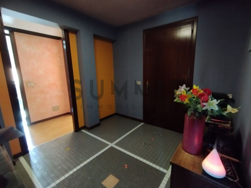 VILLAVERLA - Novoledo: ampio TRICAMERE all'ultimo piano abitabile da subito, con garage doppio e ...