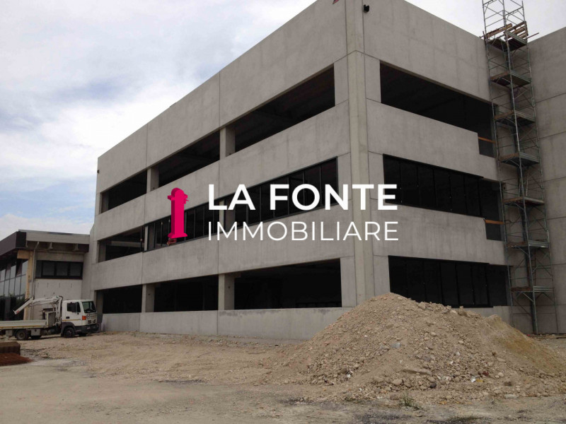 Scopri questa straordinaria opportunità di affitto nel cuore di Pianiga, nella zona strategica di...