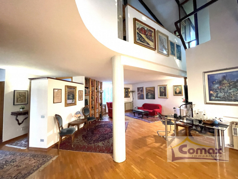 Abano Terme, Monterosso, proponiamo in vendita una bellissima villa singola disposta su 3 livelli...