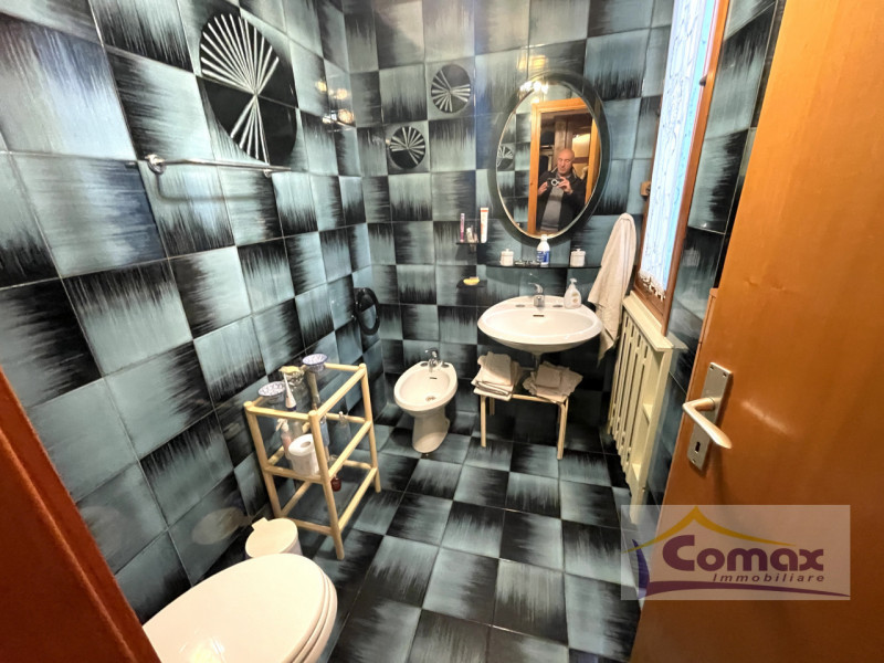 Abano Terme, Monterosso, proponiamo in vendita una bellissima villa singola disposta su 3 livelli...