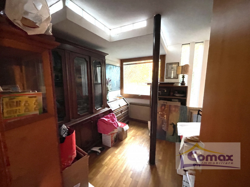 Abano Terme, Monterosso, proponiamo in vendita una bellissima villa singola disposta su 3 livelli...