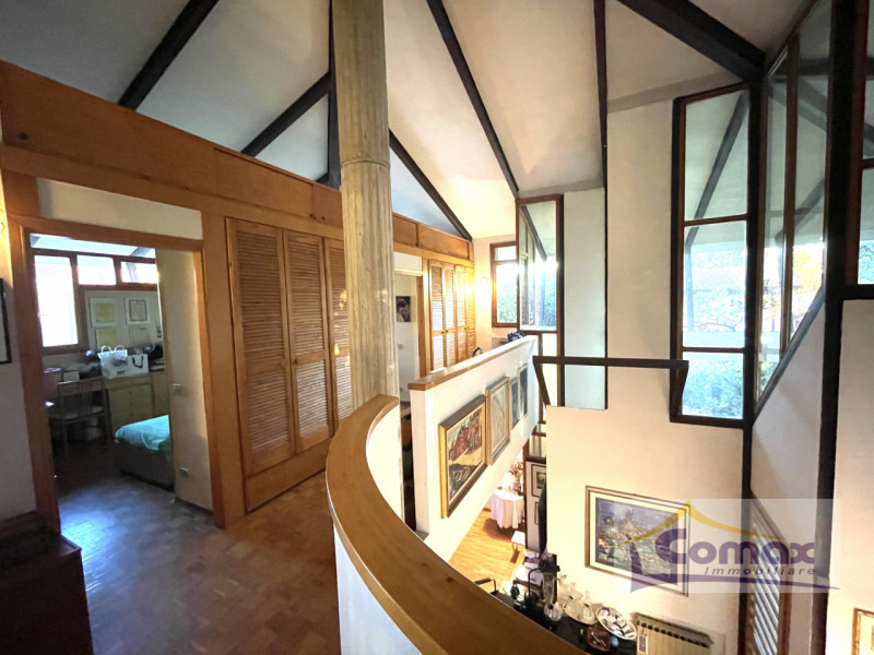 Abano Terme, Monterosso, proponiamo in vendita una bellissima villa singola disposta su 3 livelli...