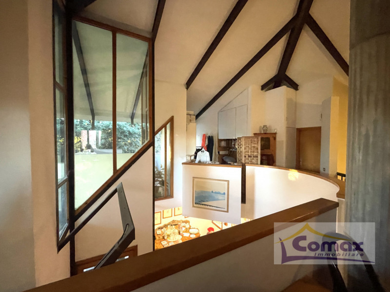 Abano Terme, Monterosso, proponiamo in vendita una bellissima villa singola disposta su 3 livelli...