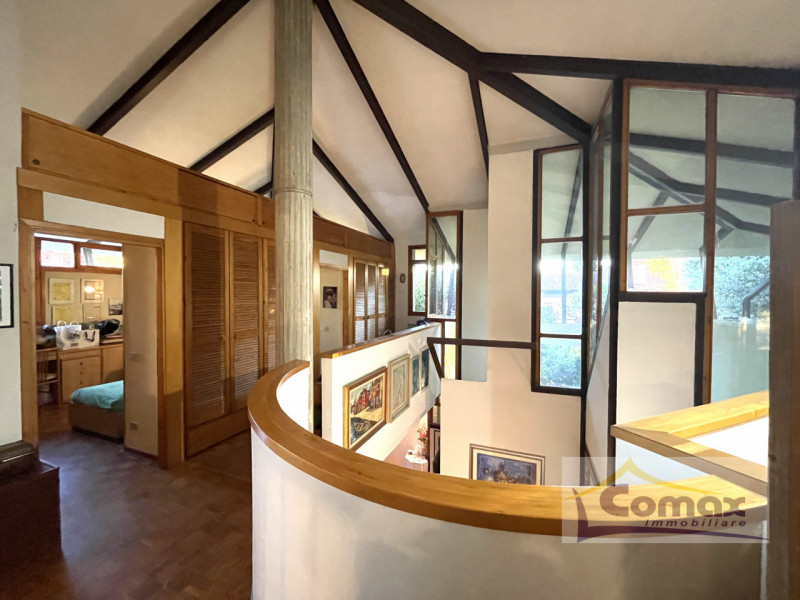 Abano Terme, Monterosso, proponiamo in vendita una bellissima villa singola disposta su 3 livelli...