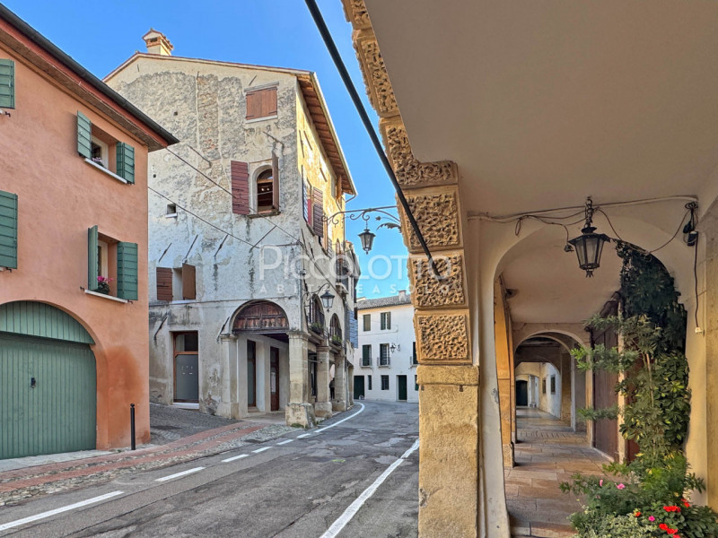 Rif. V5399 - In suggestiva posizione nel cuore del centro storico di Asolo, esclusivo appartament...