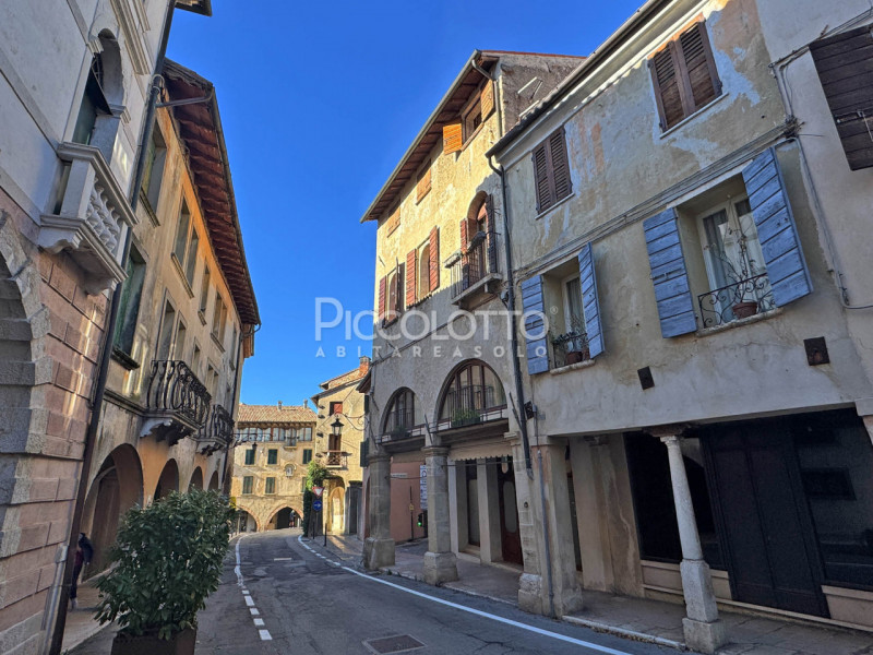 Rif. V5399 - In suggestiva posizione nel cuore del centro storico di Asolo, esclusivo appartament...