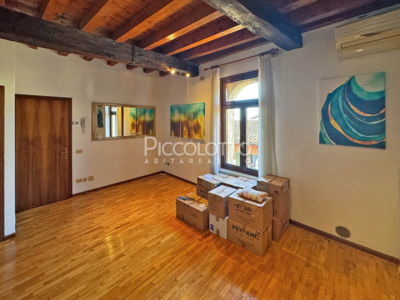Rif. V5399 - In suggestiva posizione nel cuore del centro storico di Asolo, esclusivo appartament...