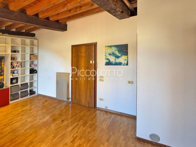 Rif. V5399 - In suggestiva posizione nel cuore del centro storico di Asolo, esclusivo appartament...