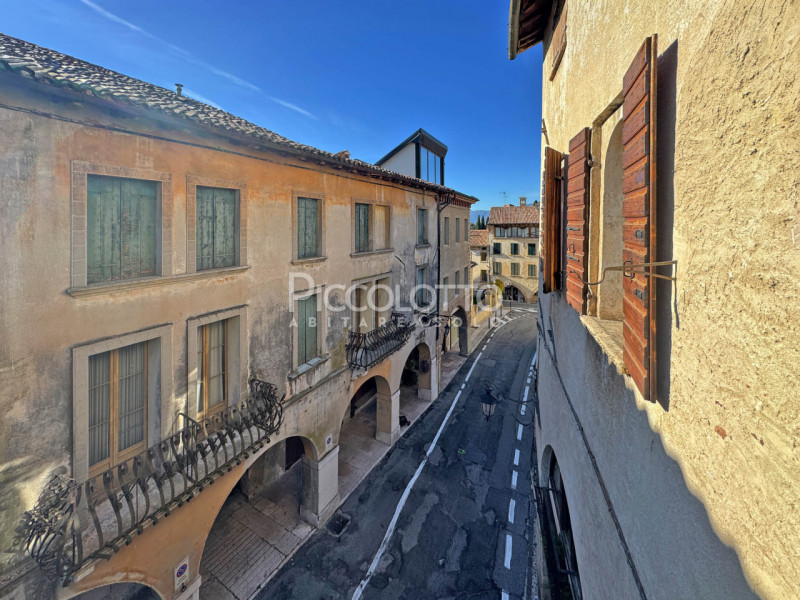 Rif. V5399 - In suggestiva posizione nel cuore del centro storico di Asolo, esclusivo appartament...