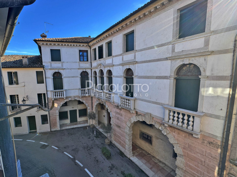 Rif. V5399 - In suggestiva posizione nel cuore del centro storico di Asolo, esclusivo appartament...