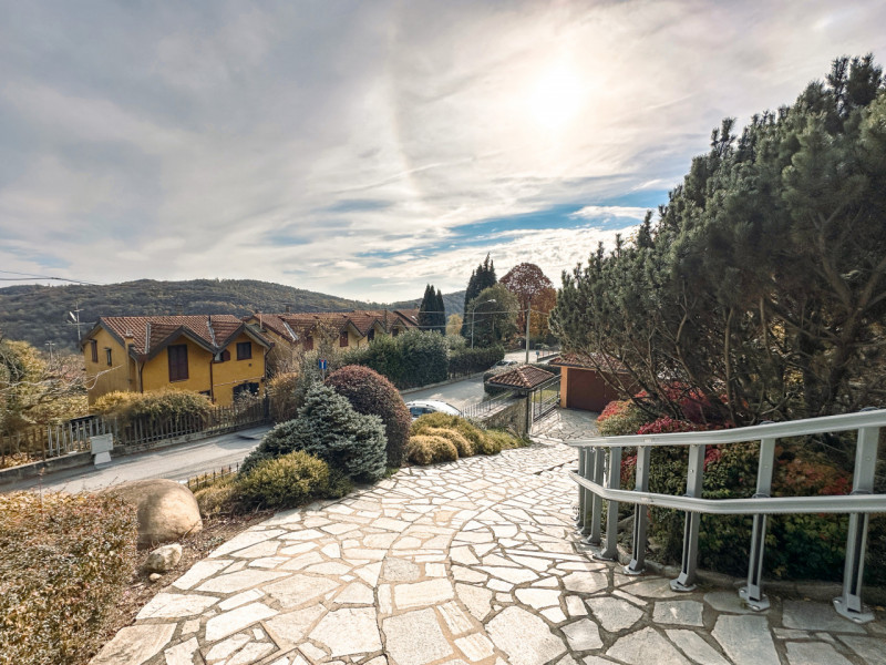 Villa for sale in Colazza, overlooking Lake Maggiore