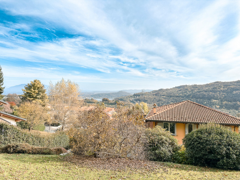 Villa for sale in Colazza, overlooking Lake Maggiore