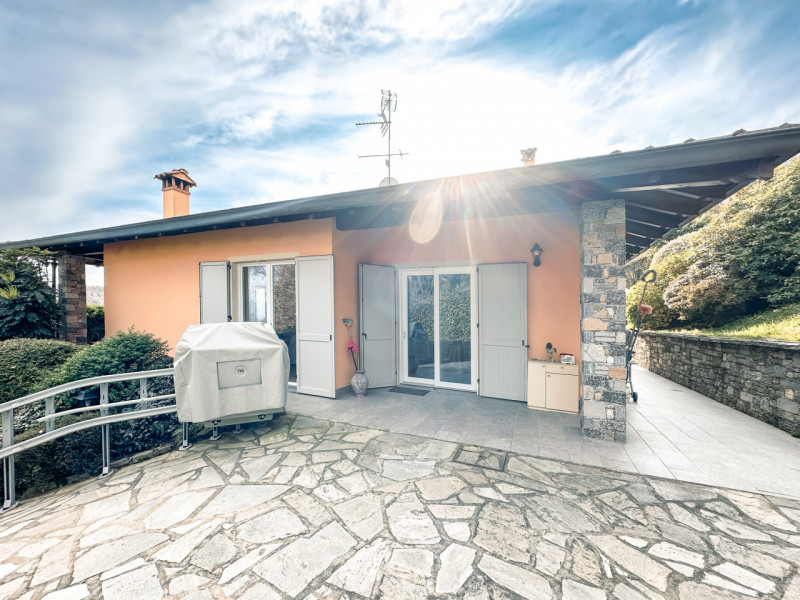 Villa for sale in Colazza, overlooking Lake Maggiore