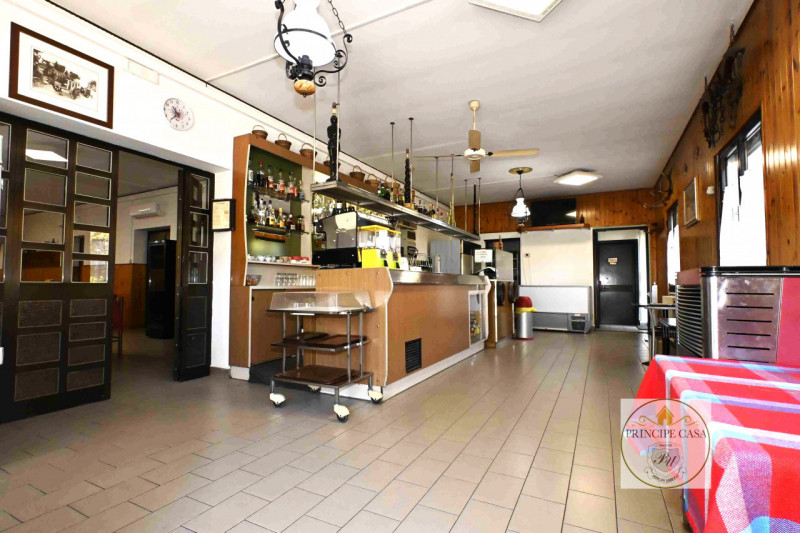 Rif. ATT3 - Proponiamo in vendita, in posizione di alto passaggio, una trattoria attiva di ben 31...